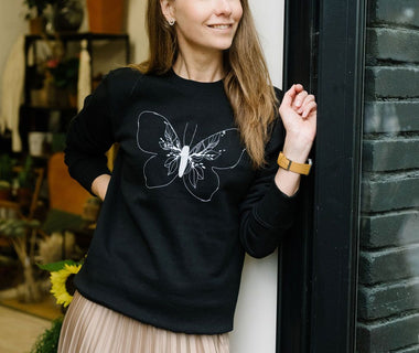 Butterfly embroidered sweatshirt (black)