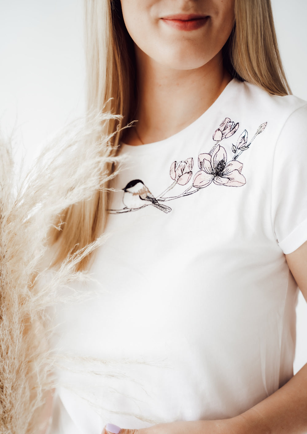 Birdie embroidered t-shirt (white) – KUMA Design Store