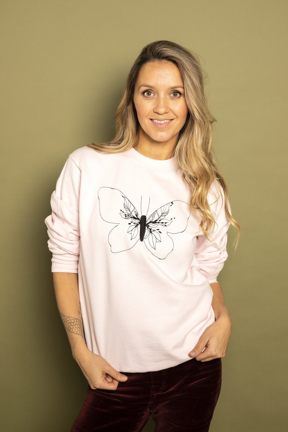 Butterfly embroidered sweatshirt - KUMA Design Store